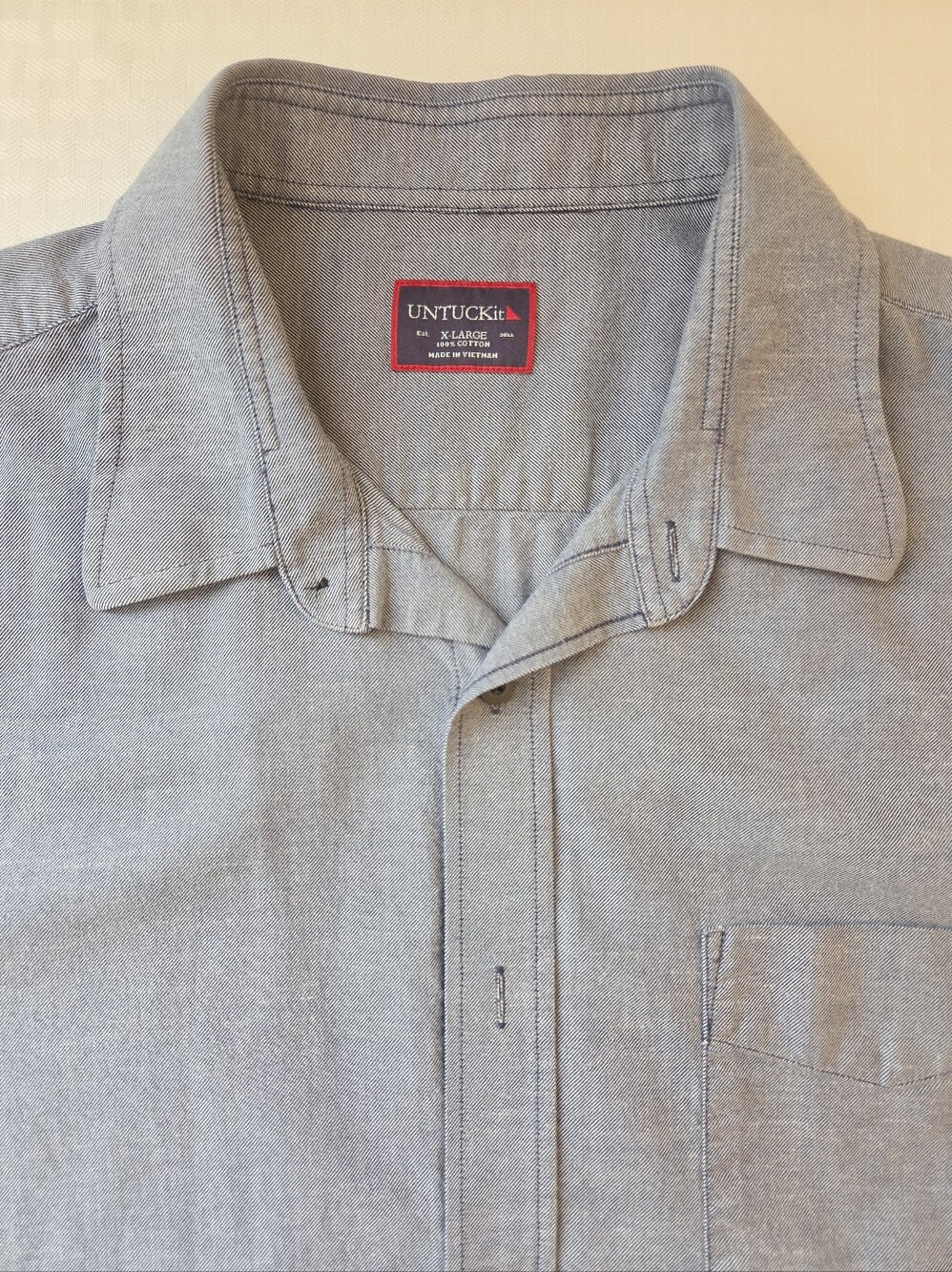 UNTUCKit Button Down men's shirt Long Sleeve Size XL Soft Cotton Blue
